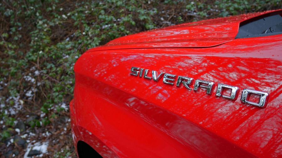Логотип Chevrolet Silverado LTZ Duramax Crew Cab 2019 года  (фото 17 из 32)